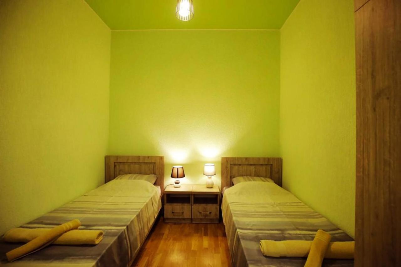 Nickos Hotel Kutaisi Exterior photo